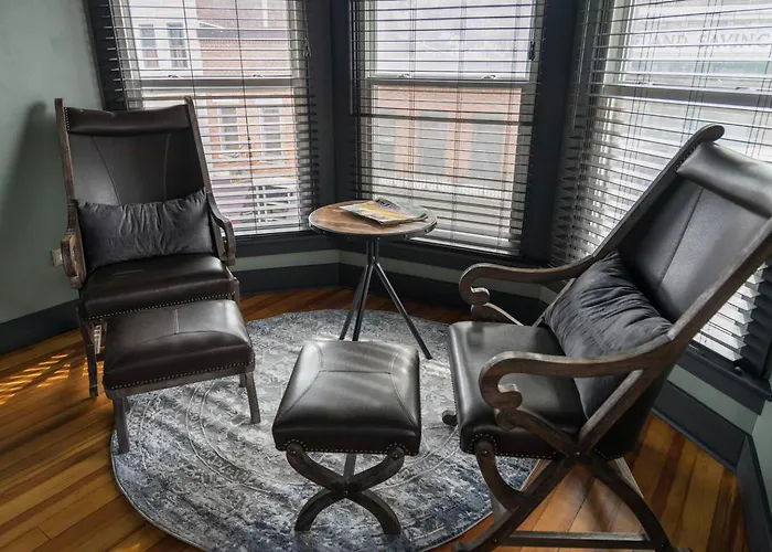 Apartment Victory #2 On Main St W/reserved Parking *